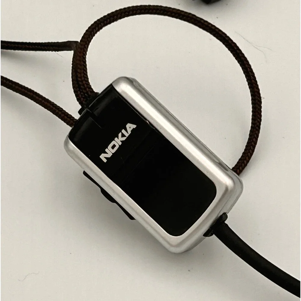 Nokia Wired Headset Earbuds with Inline Remote Pop-Port Connector Black Silver